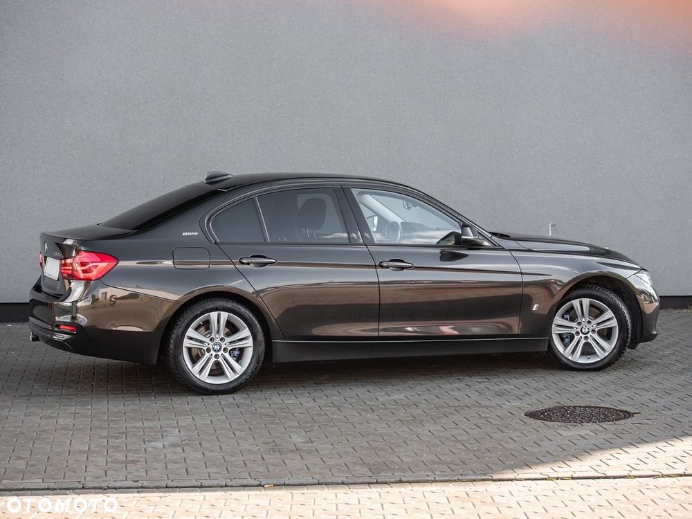 BMW Seria 3 330e iPerformance M Sport - 12