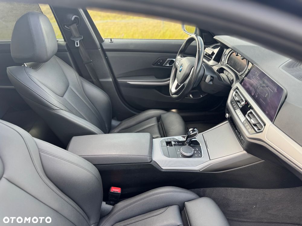 BMW Seria 3 318d Touring - 28