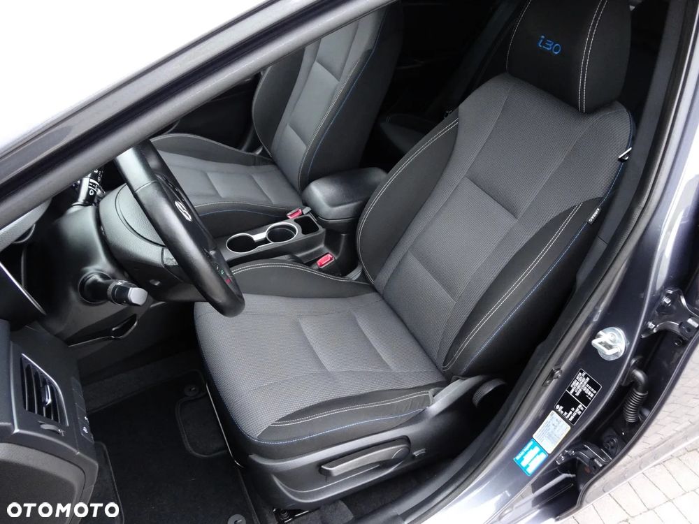 Hyundai i30 blue 1.6 GDI Passion - 22