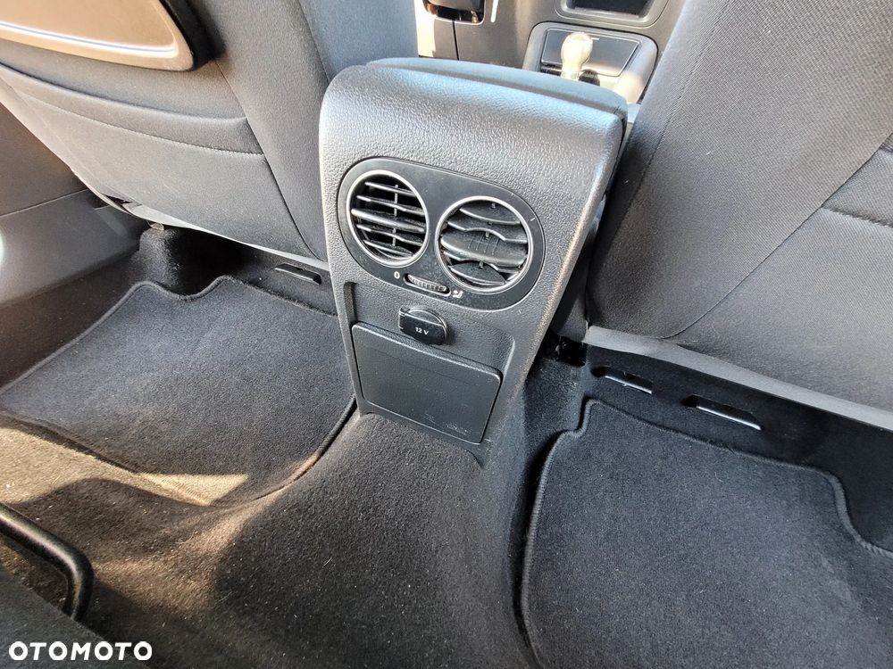 Volkswagen Golf 1.6 TDI BlueMotion Technology Comfortline - 21