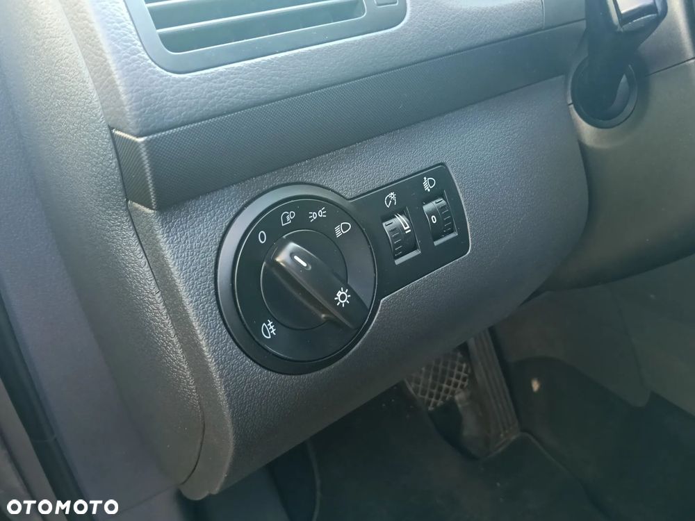 Volkswagen Touran 1.9 TDI Trendline DSG - 16