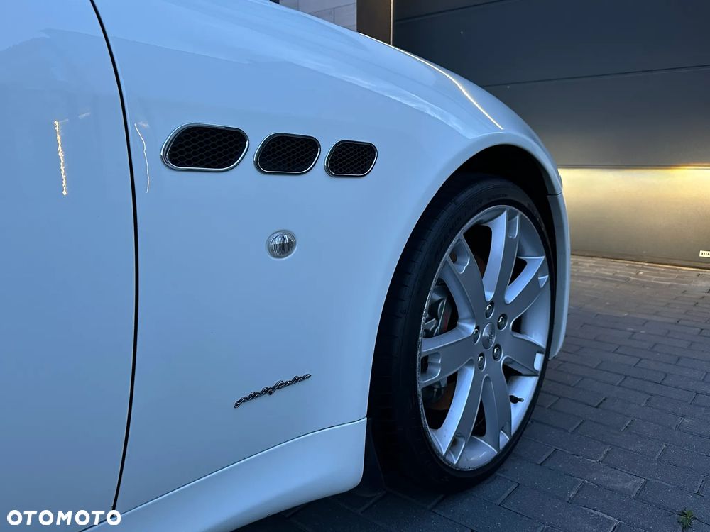Maserati Quattroporte S - 12