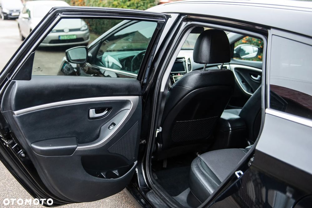 Hyundai i30 blue Kombi 1.6 GDi Passion - 21