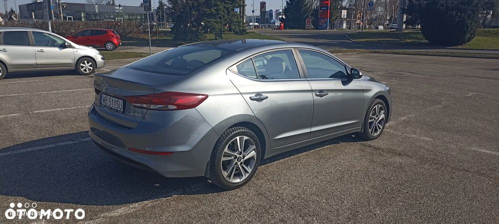 Hyundai Elantra 1.6 CRDi Comfort - 6