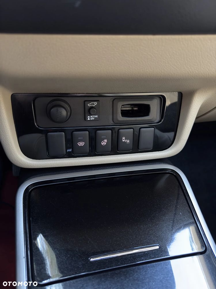 Mitsubishi Outlander 2.0 Intense + Navi 4WD CVT - 17