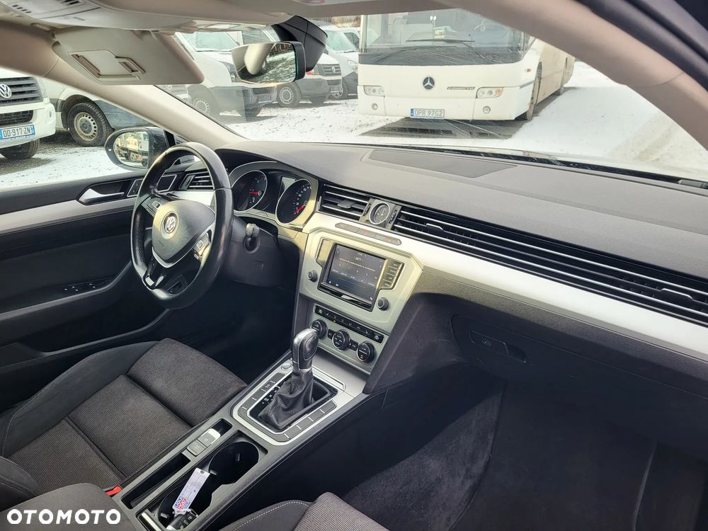 Volkswagen Passat 2.0 TDI SCR DSG Trendline - 9