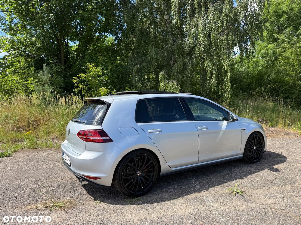 Volkswagen Golf - 10