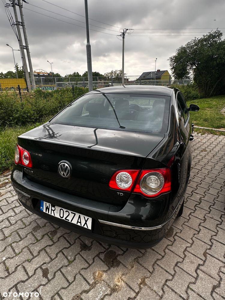 Volkswagen Passat - 4