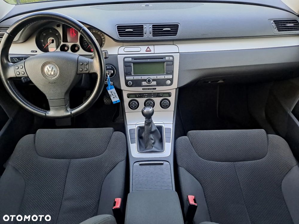 Volkswagen Passat 2.0 TDI DPF Highline - 14