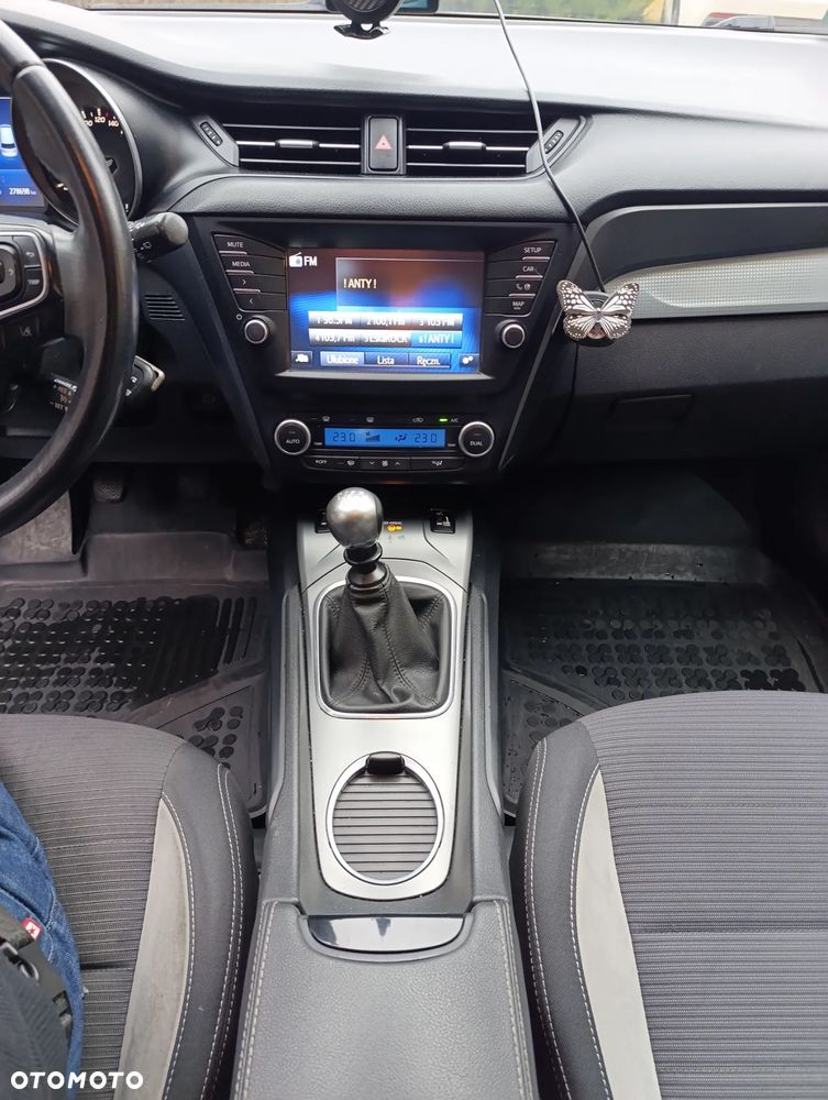 Toyota Avensis 1.8 Comfort - 11