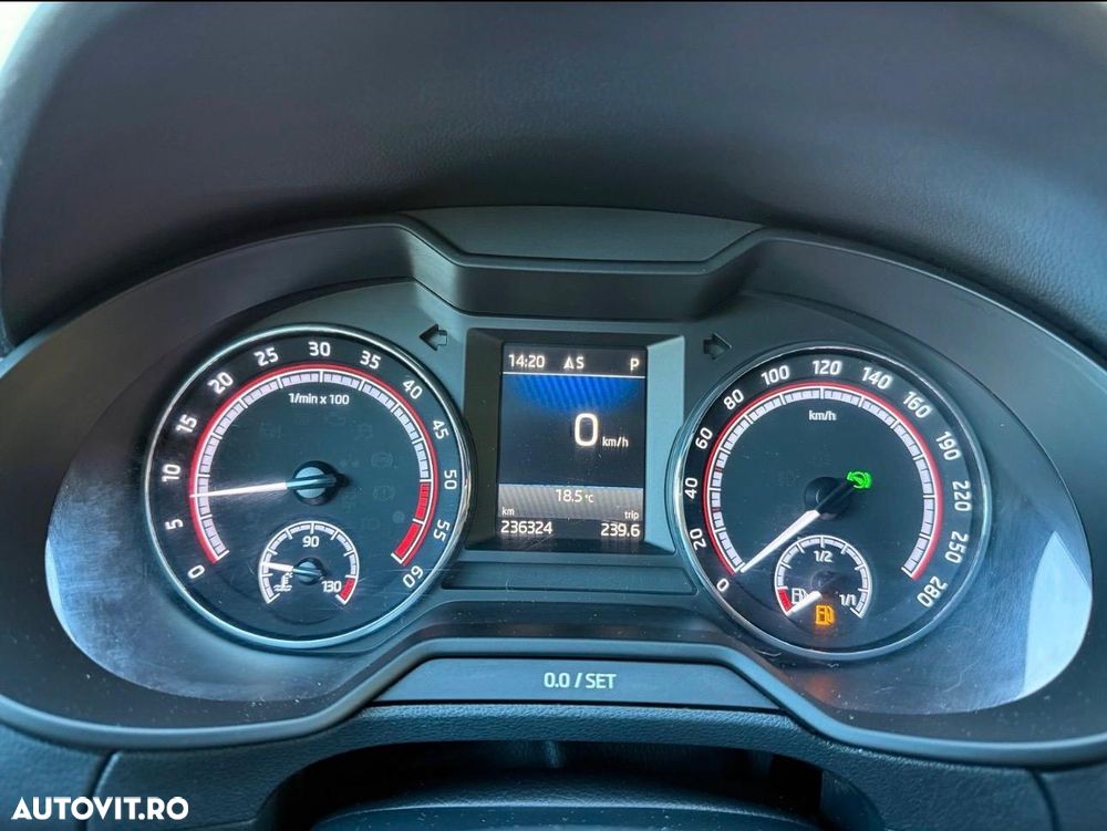 Skoda Octavia 2.0 TDI DSG RS - 11