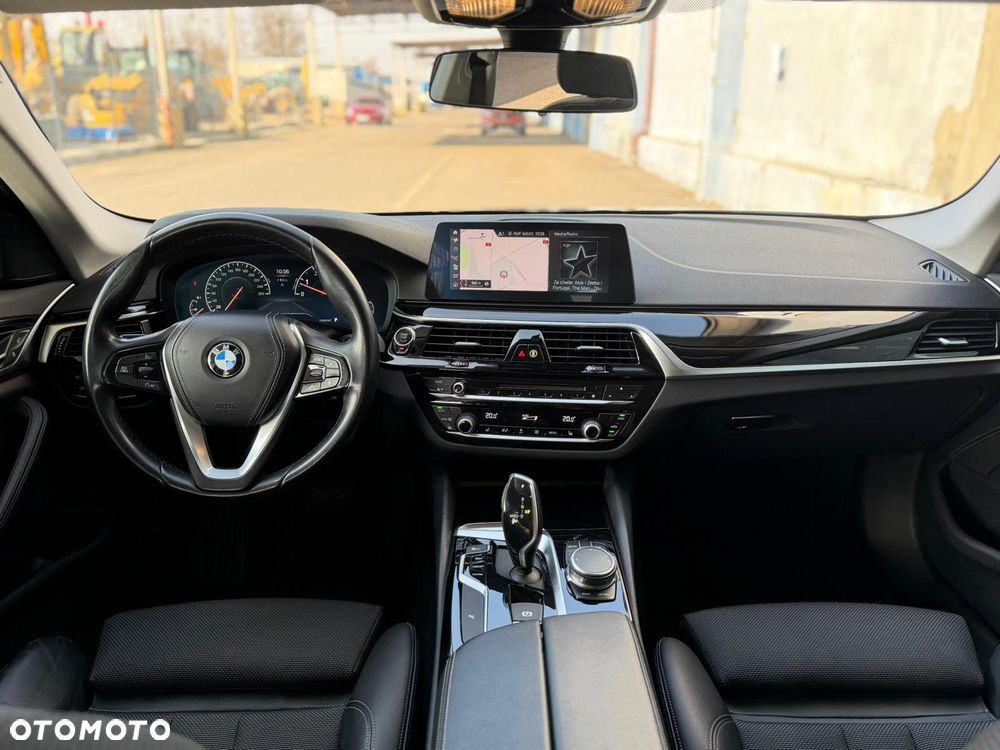 BMW Seria 5 530i Sport Line - 9