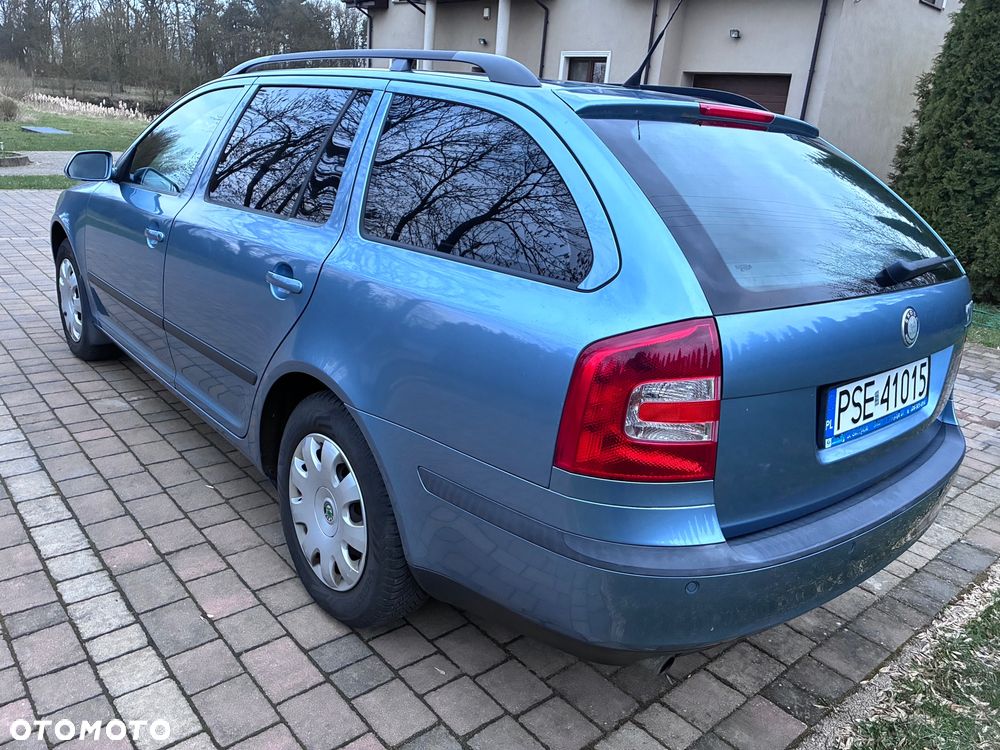 Skoda Octavia 1.6 Combi Ambiente - 3
