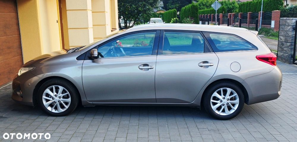 Toyota Auris 2.0 D-4D Life Plus - 27