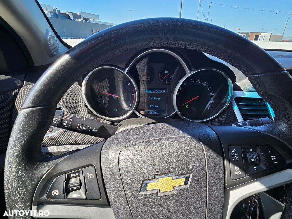 Chevrolet Cruze 1.7 LT - 8