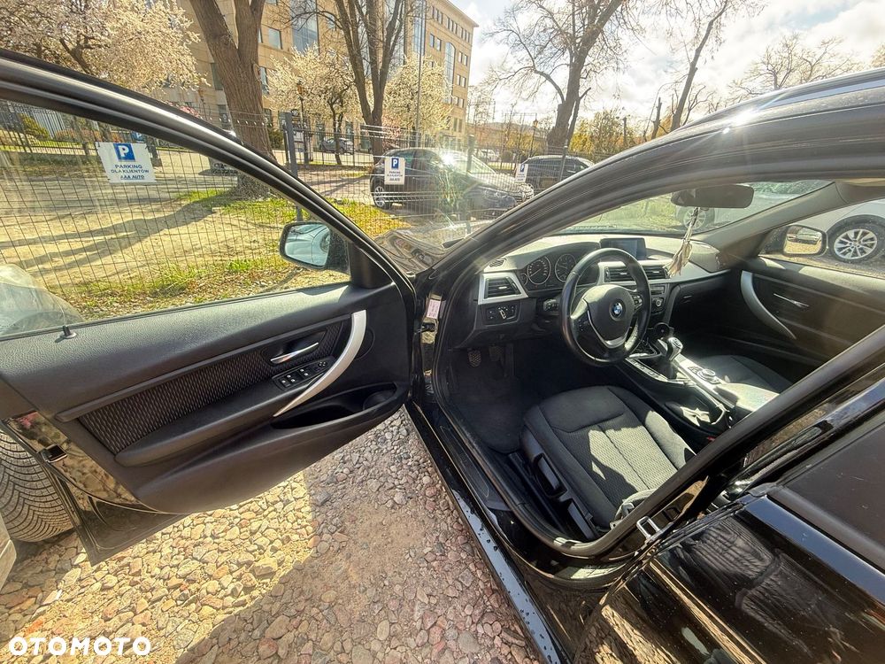 BMW Seria 3 318d xDrive - 9
