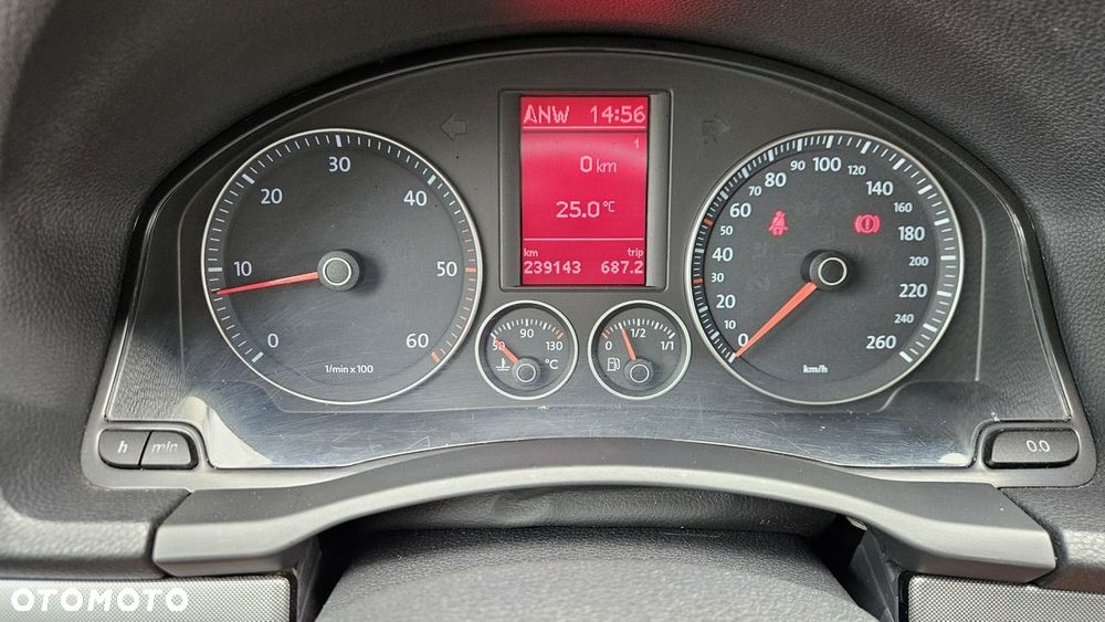 Volkswagen Golf 2.0 TDI DPF Highline - 24