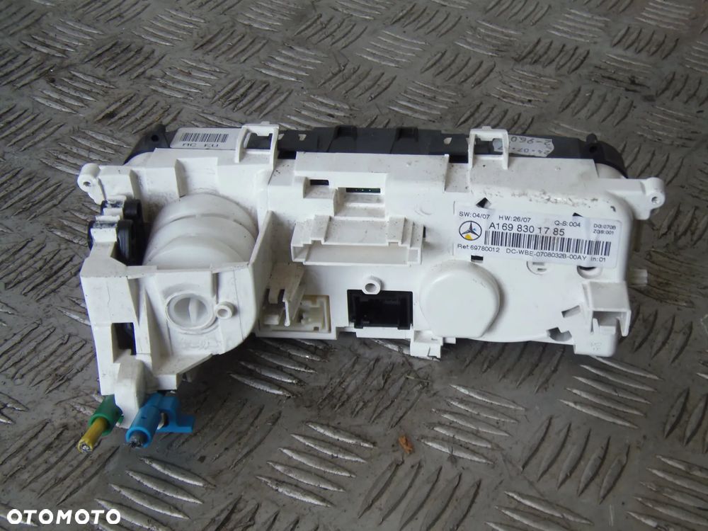 PANEL NAWIEWU KLIMATYZACJI MERCEDES-BENZ W169 - 2