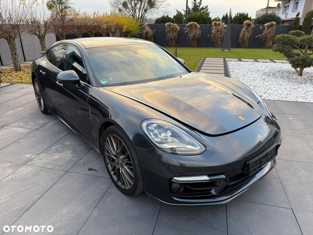 Porsche Panamera - 12