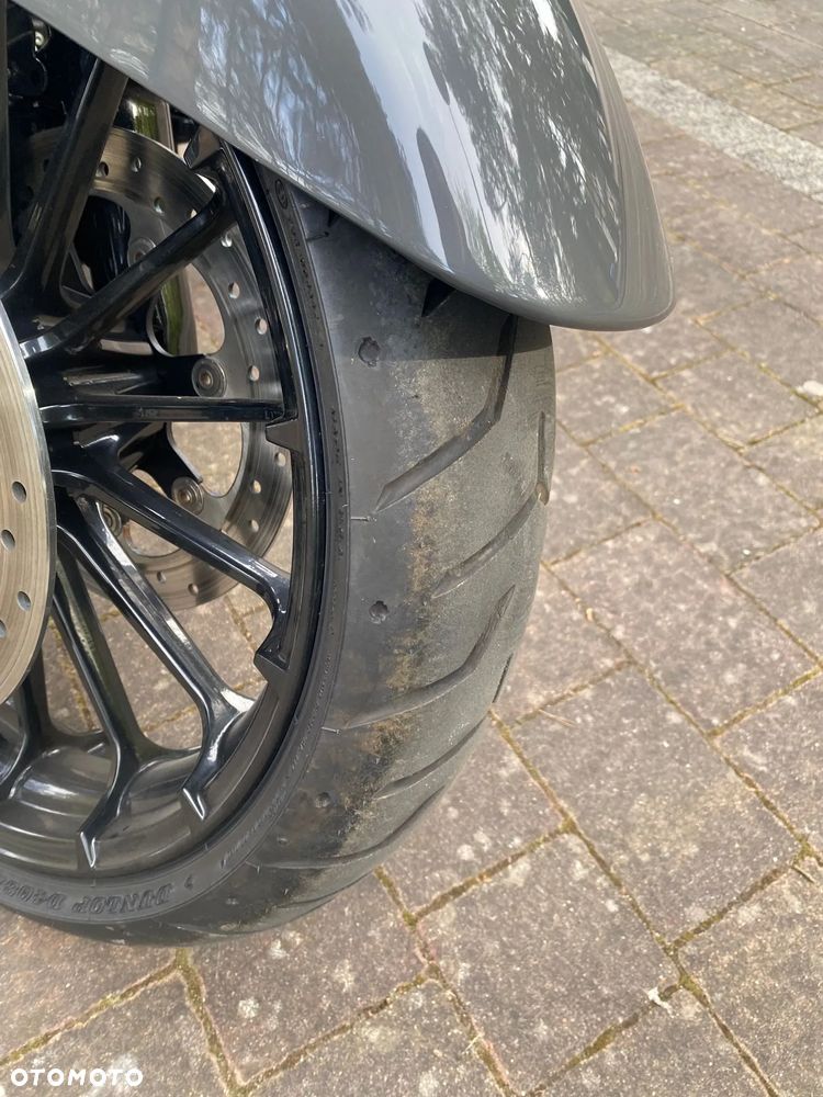Harley-Davidson Touring Street Glide - 11
