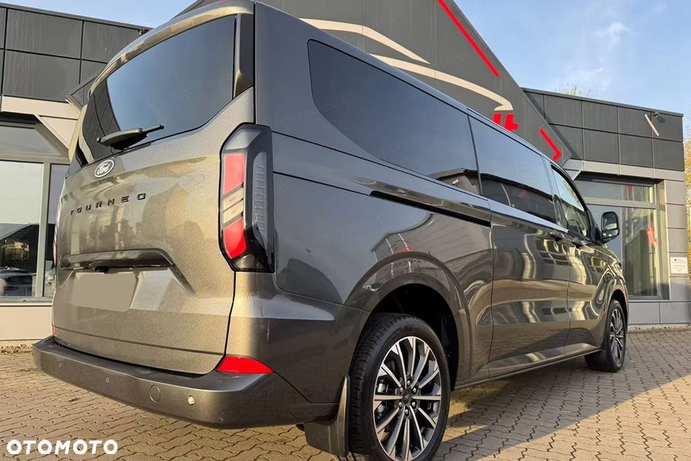 Ford Tourneo Custom - 5