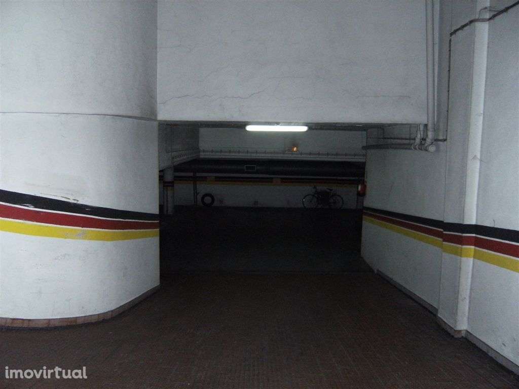 Garagem/Parqueamento nas Galerias Parede Plaza, centro da Parede - Grande imagem: 3/15