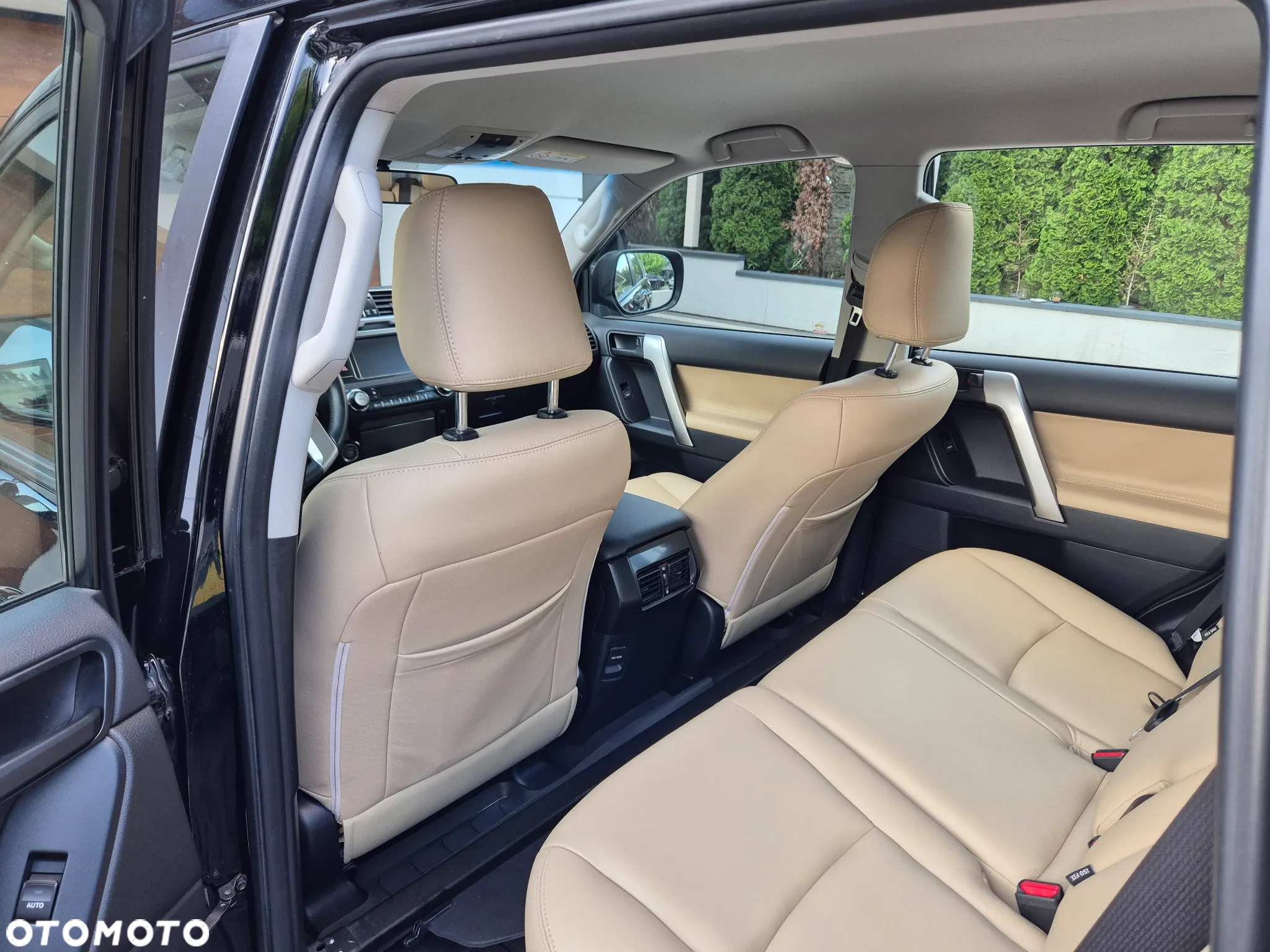 Toyota Land Cruiser - 35