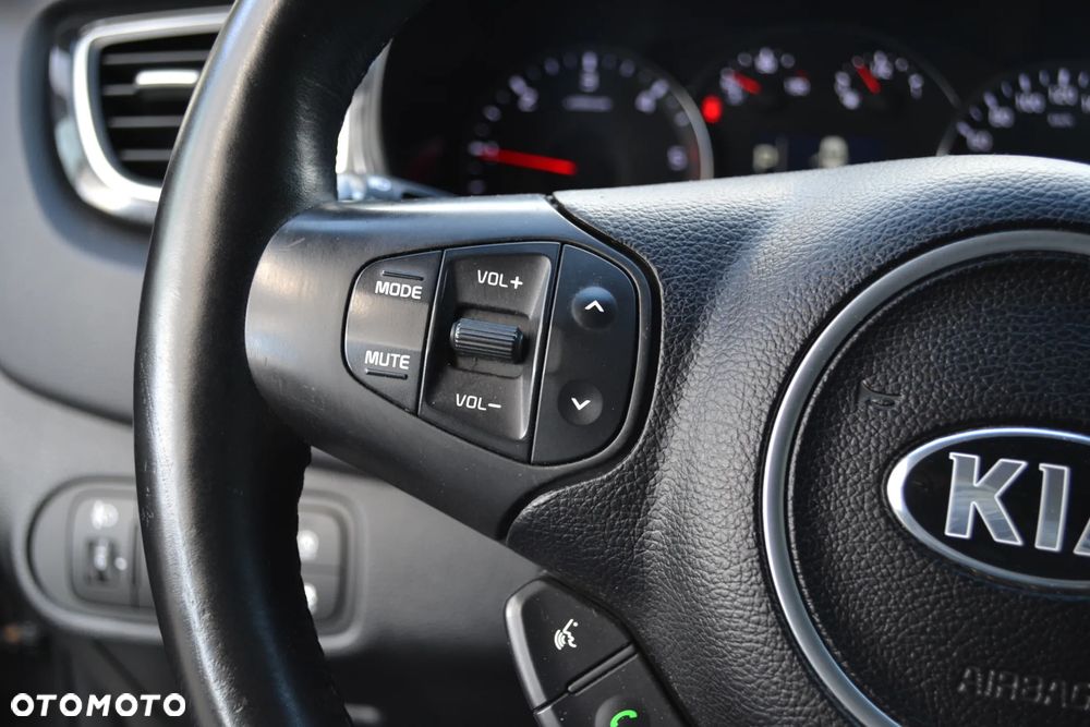 Kia Carens 1.7 CRDi Business Line 7os 7DCT - 36