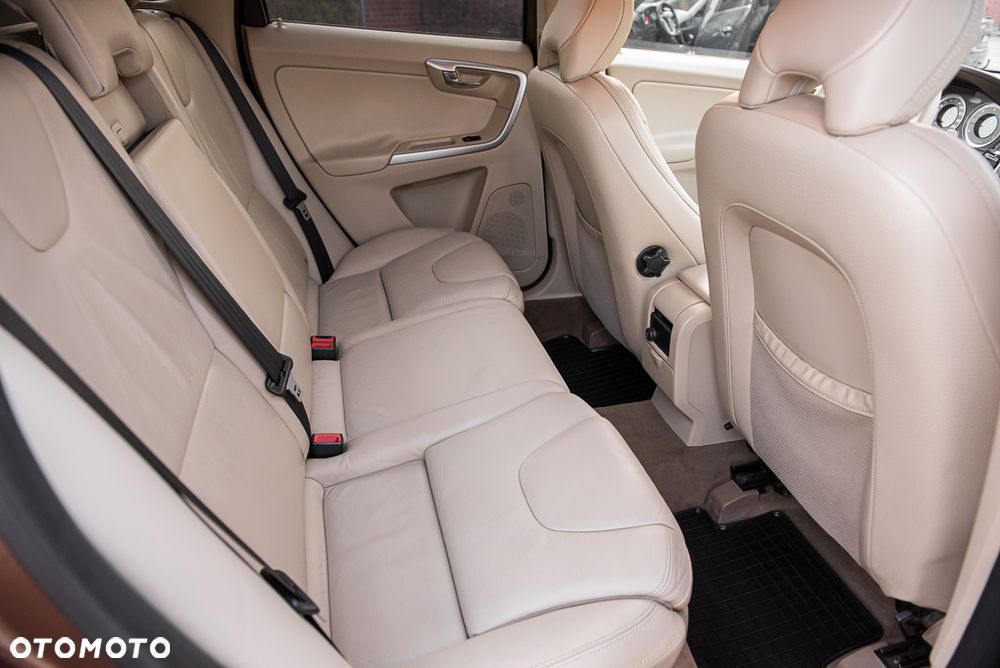 Volvo XC 60 D5 AWD Summum - 28