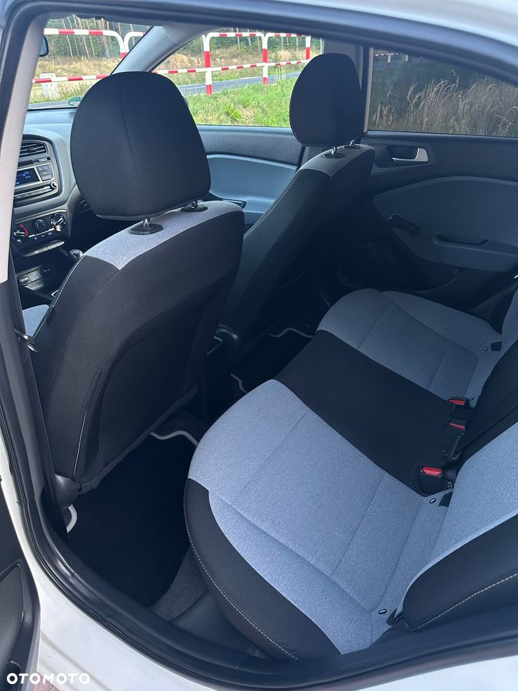 Hyundai i20 blue 1.2 Classic - 10