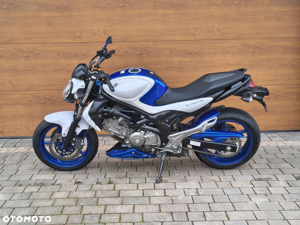 Suzuki Gladius - 5