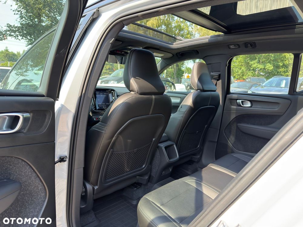 Volvo XC 40 D4 AWD Geartronic R-Design - 30