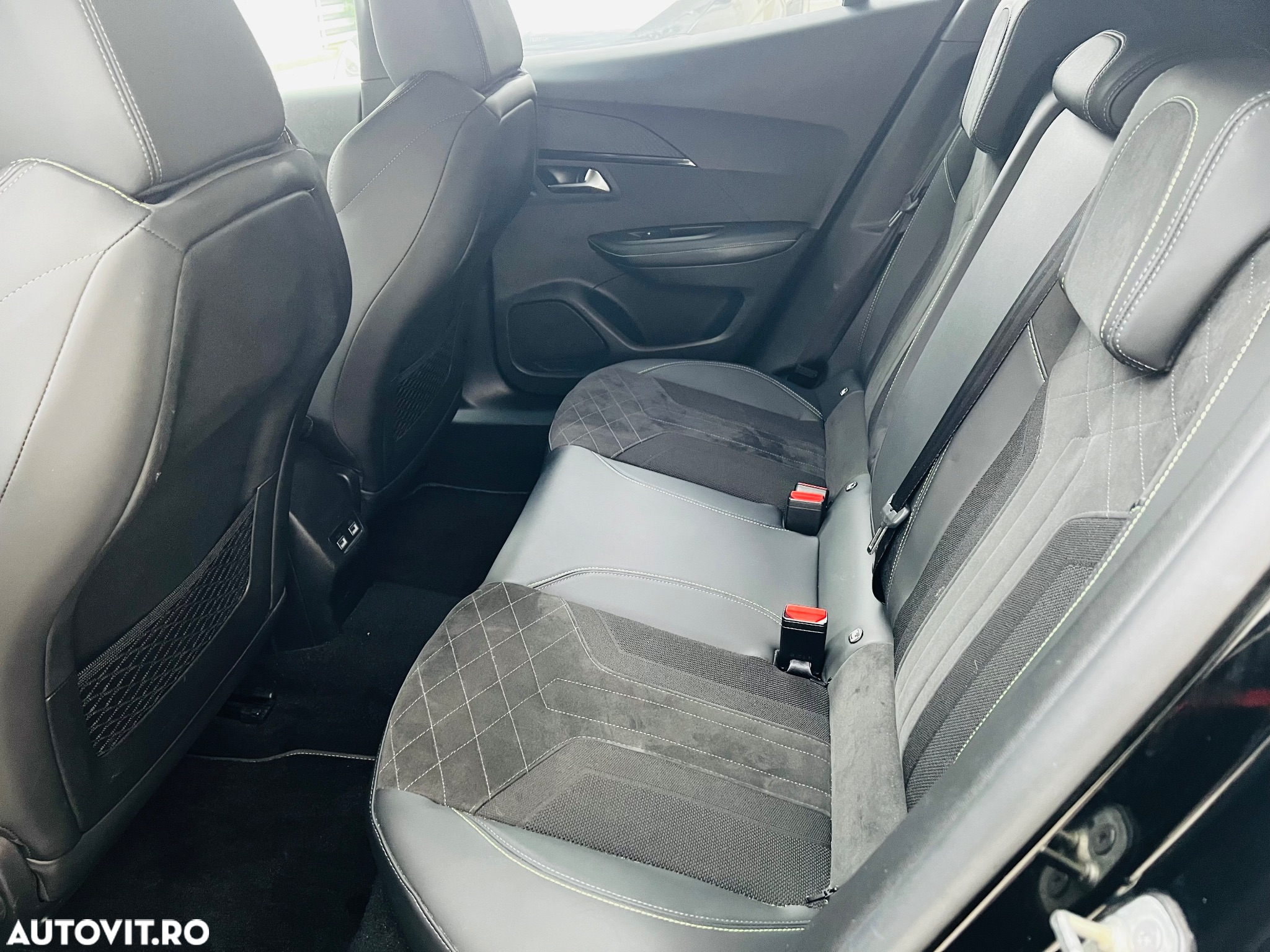 Peugeot 2008 1.5 BlueHDI 130 S&S EAT8 GT - 8