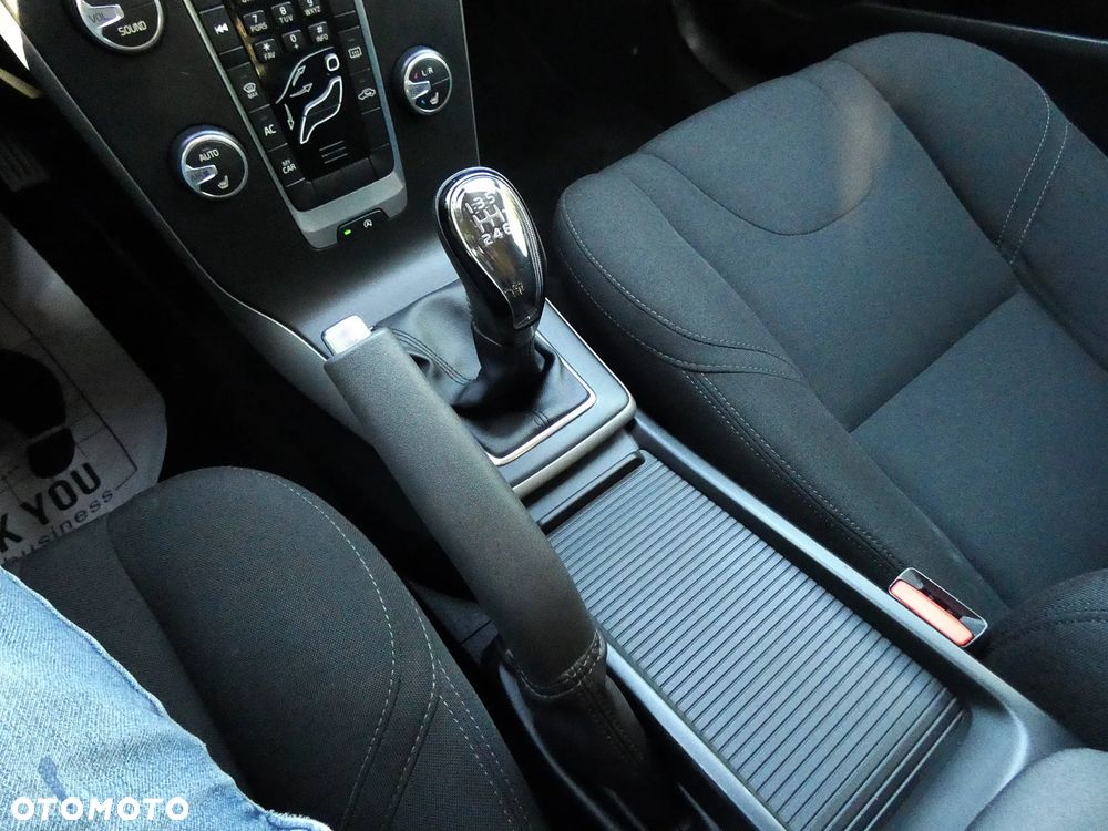 Volvo V40 D3 Drive-E Momentum - 34