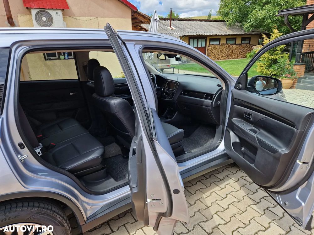 Mitsubishi Outlander 2.2 DI-D 4WD Automatik Top - 12