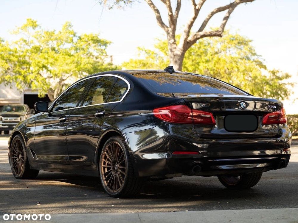 BMW Seria 5 530i xDrive Luxury Line sport - 13