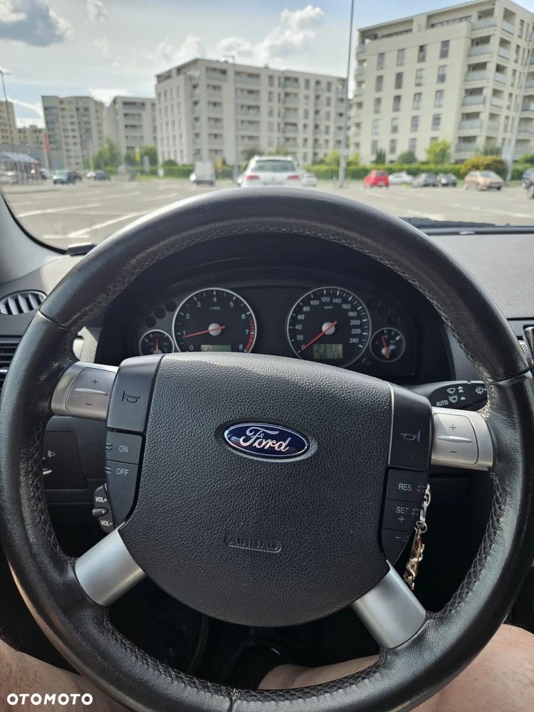 Ford Mondeo 2.5 V6 Ghia - 17