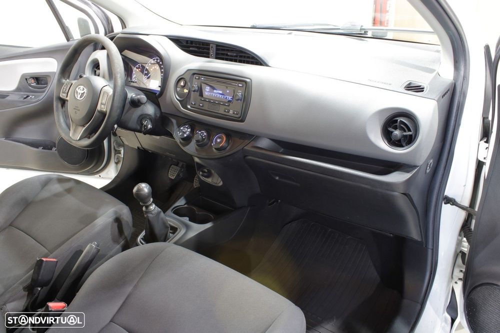 Toyota Yaris 1.4 D-4D AC IVA Dedutível - 8