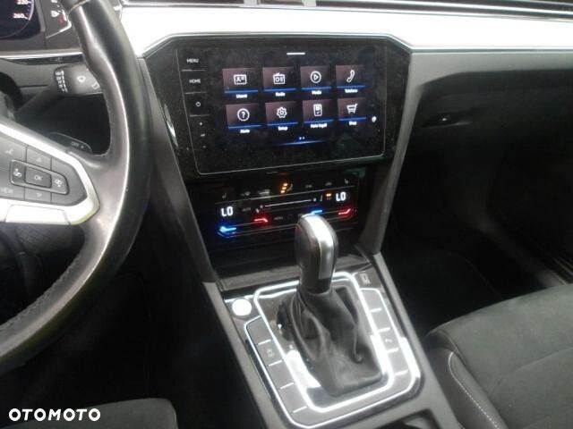 Volkswagen Passat - 4