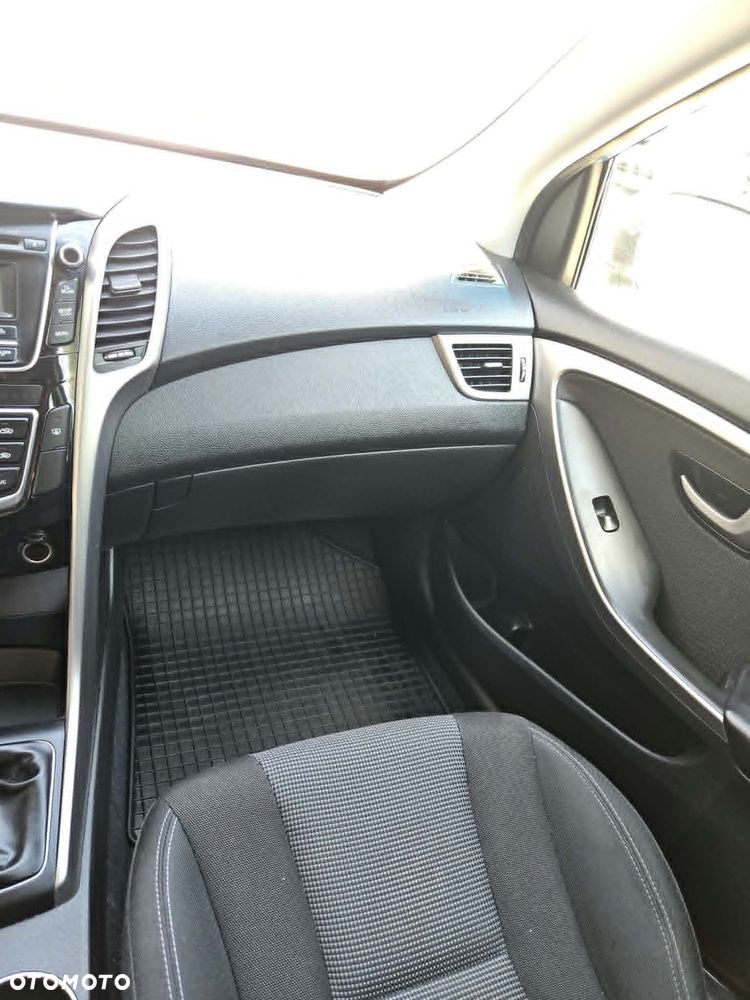 Hyundai i30 1.6 CRDi Classic + - 11