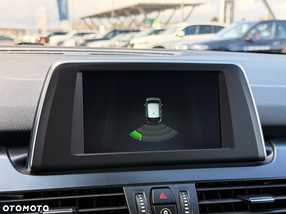 BMW Seria 2 218d - 33