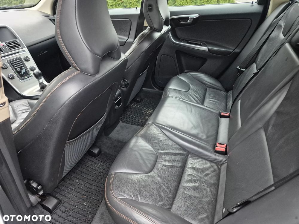 Volvo XC 60 D3 AWD Momentum - 23
