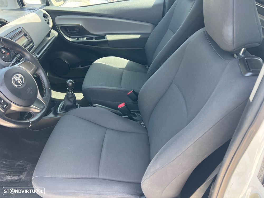 Toyota YARIS - 16
