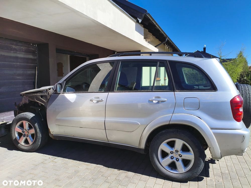 Toyota RAV4 2.0 D-4D 4x4 - 2