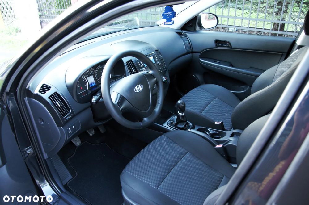 Hyundai i30 1.6 CRDi Comfort EU5 - 18
