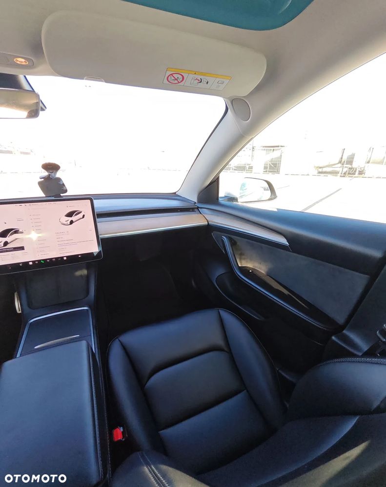 Tesla Model 3 - 25