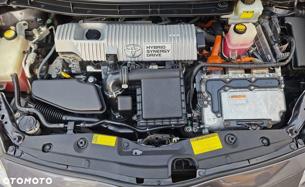 Toyota Prius (Hybrid) Life - 14