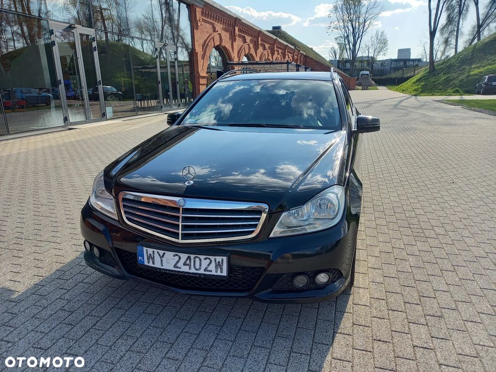 Mercedes-Benz C-Class 2011 photo 3