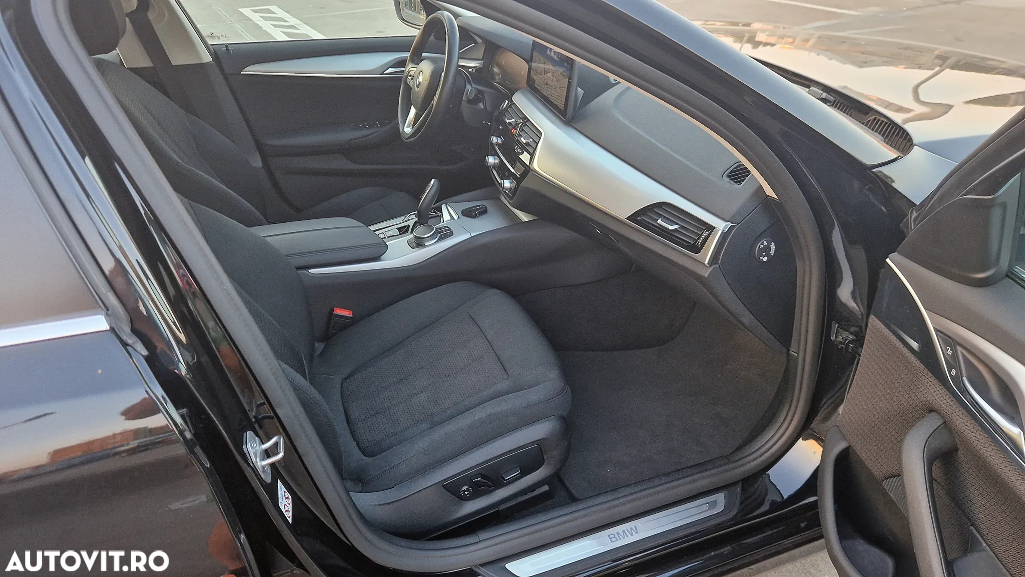 BMW Seria 5 520d Touring Aut. Luxury Line - 7