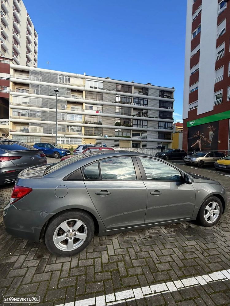 Chevrolet Cruze 1.6 LS - 8